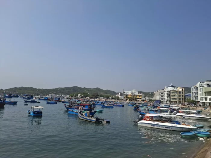 Xe 4 chỗ Nha Trang đi Vĩnh Hy