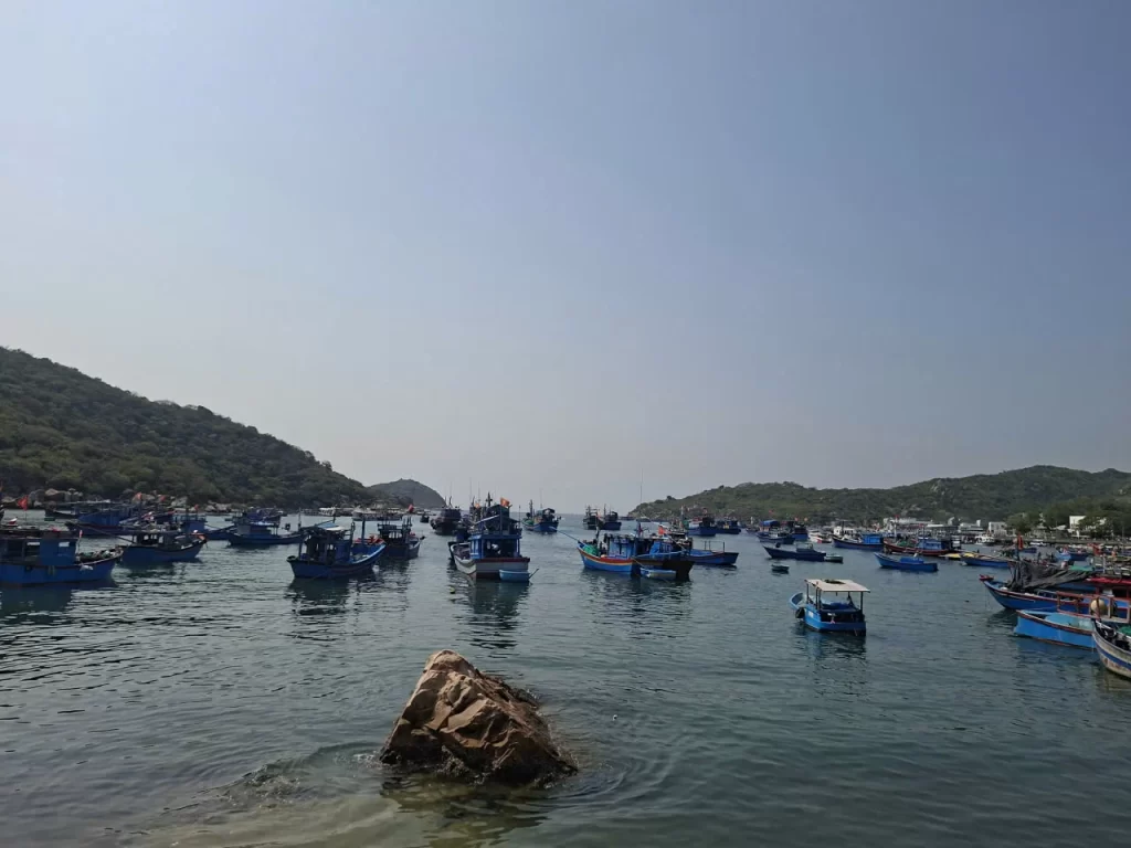 Thuê xe Phan Rang đi Hang Rái Vĩnh Hy